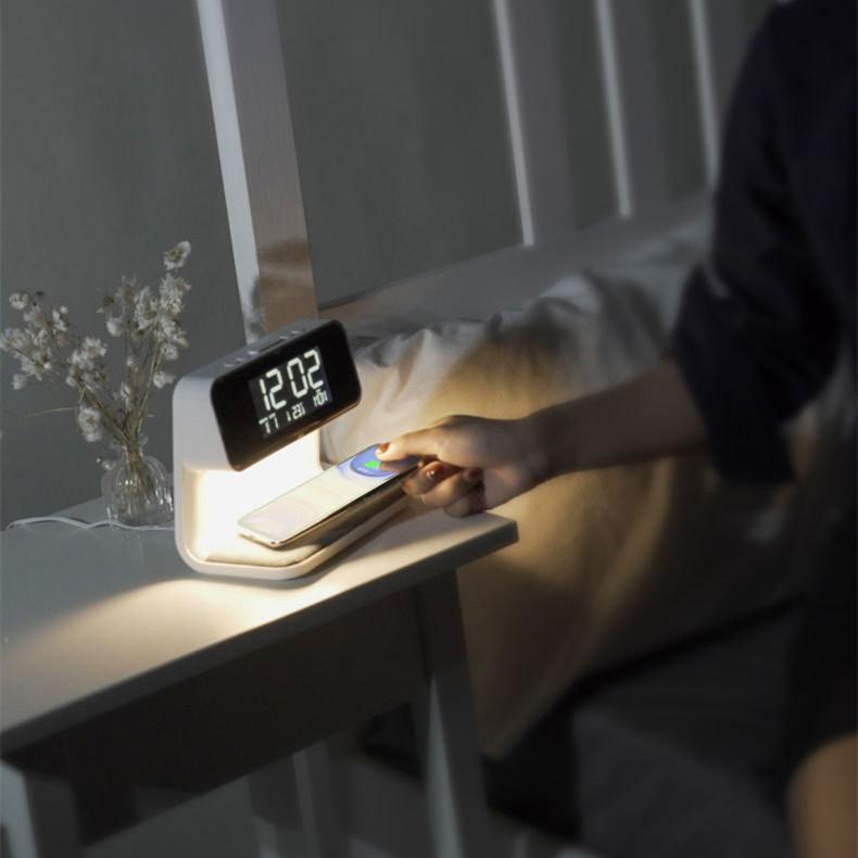 Creative 3 In 1 Bedside Lamp Wireless Charging LCD Screen Alarm Clock  Wireless Phone Charger 6