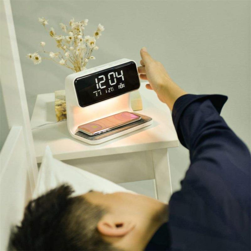 Creative 3 In 1 Bedside Lamp Wireless Charging LCD Screen Alarm Clock  Wireless Phone Charger 4