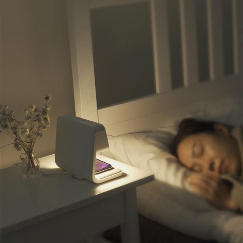 Creative 3 In 1 Bedside Lamp Wireless Charging LCD Screen Alarm Clock  Wireless Phone Charger 5