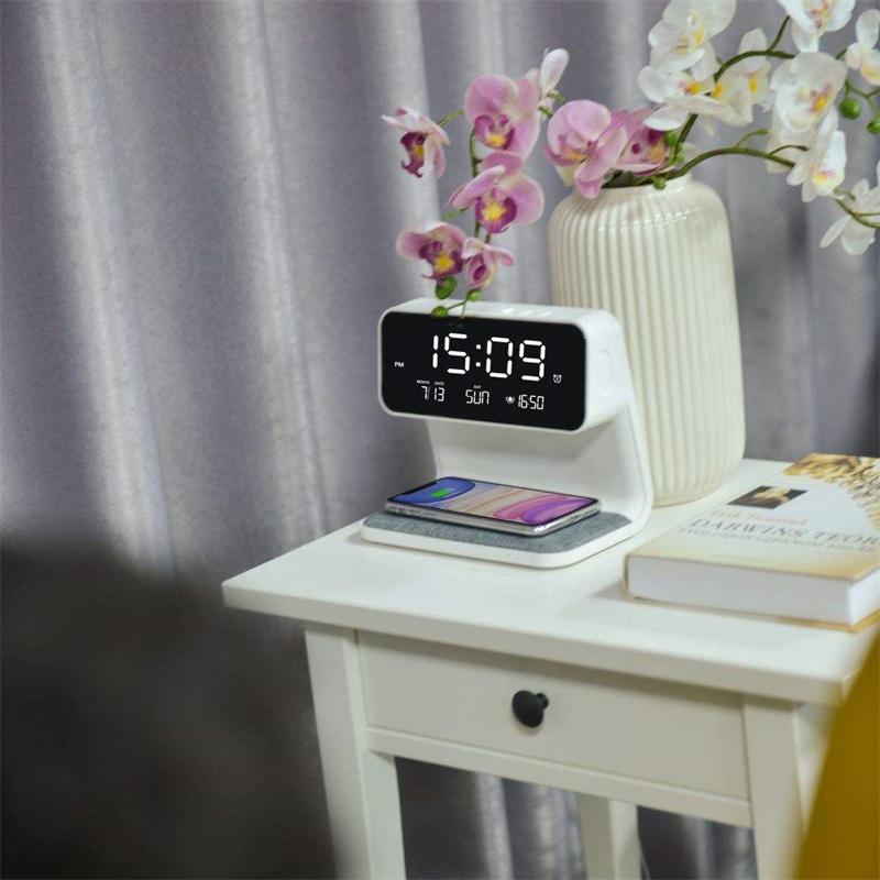 Creative 3 In 1 Bedside Lamp Wireless Charging LCD Screen Alarm Clock  Wireless Phone Charger 7