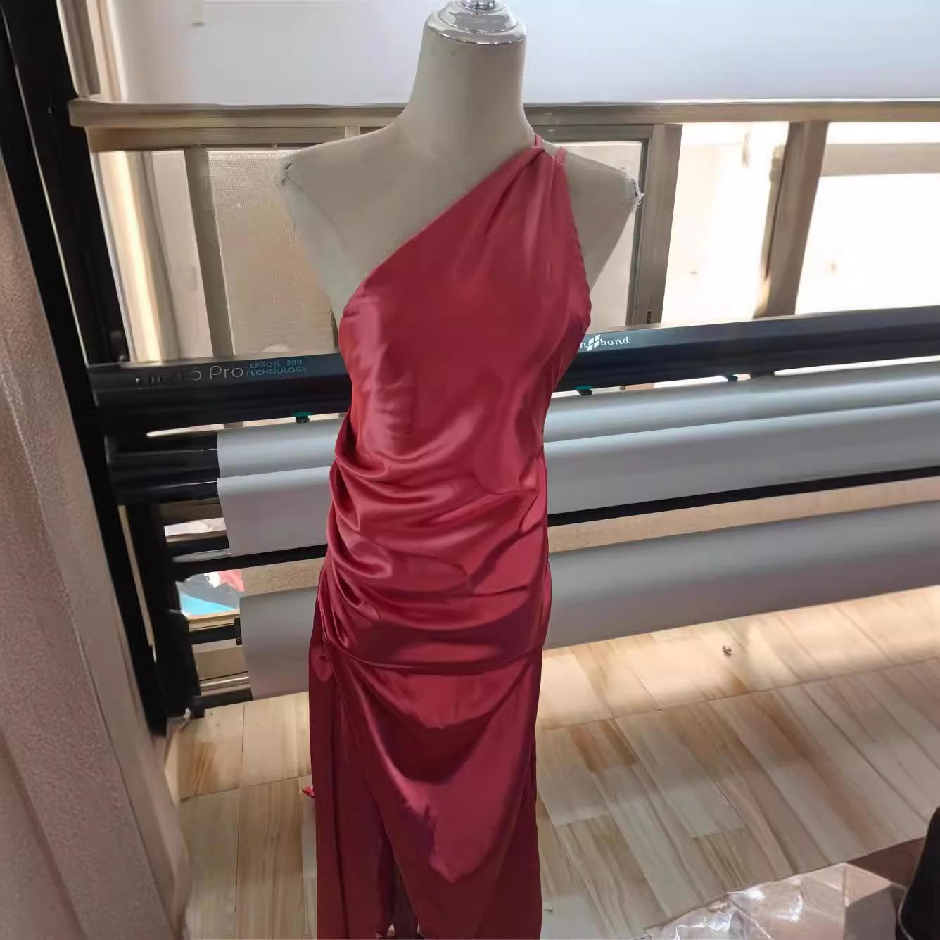 Slim-fit Solid Color One-shoulder Pleated Split Satin Dress 4