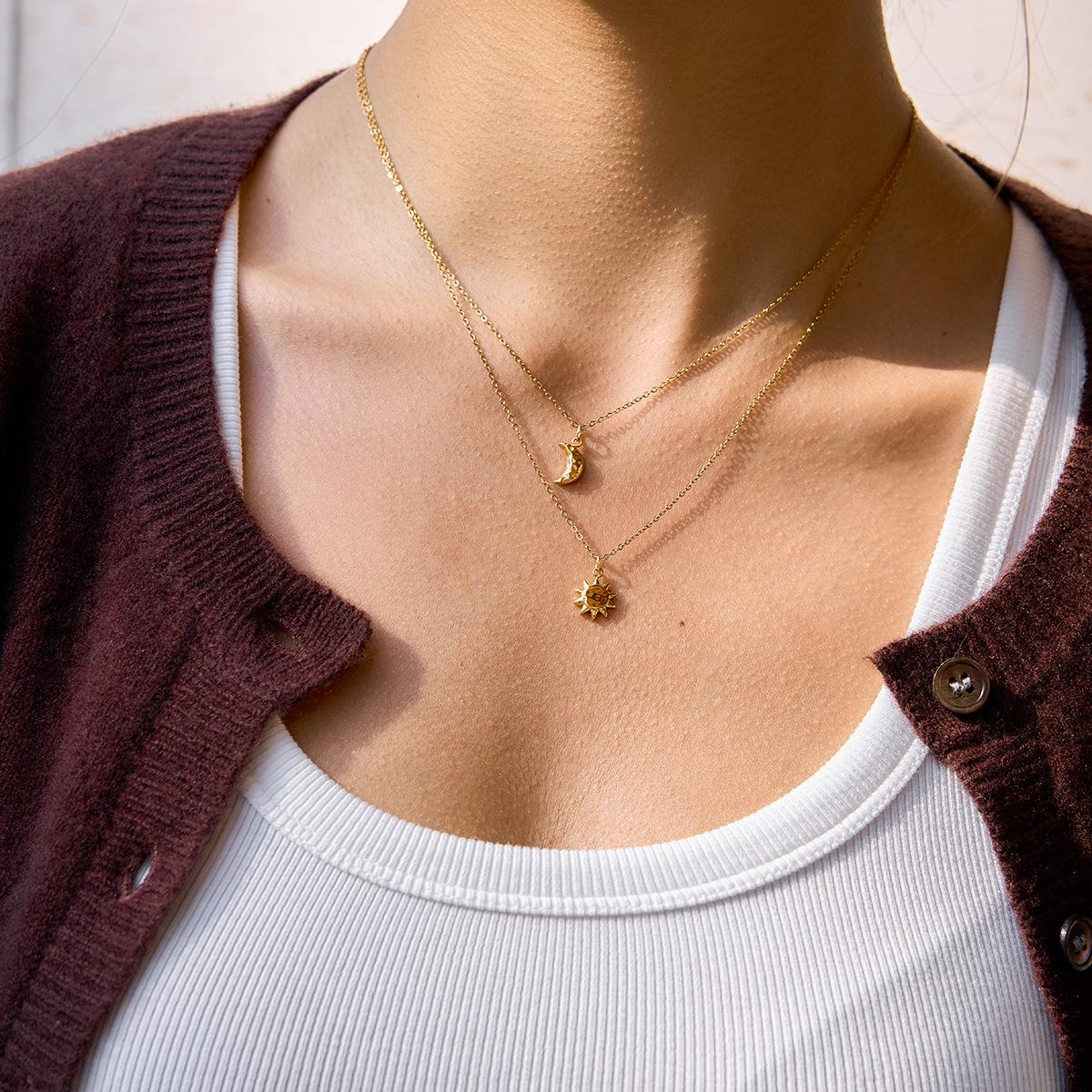 Stainless Steel 18K Gold Sun And Moon Pendant Necklace Double-layered Clavicle Chain 3