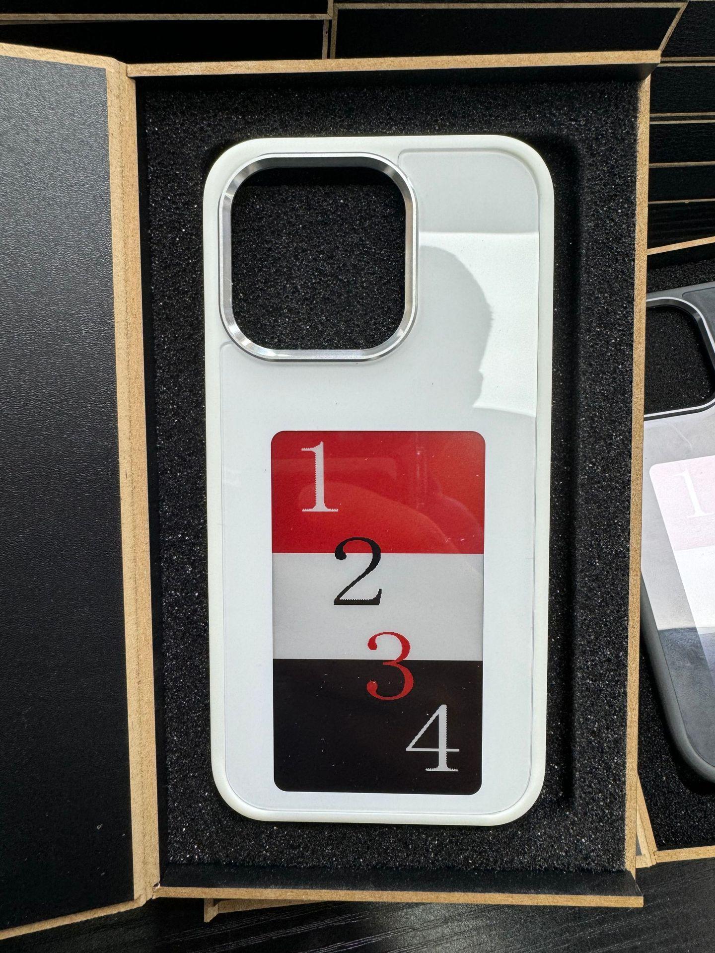 E-ink Screen Phone Case Unlimited Screen Projection Personalized Phone Cover Battery Free New Designer Luxury Phone Case 11