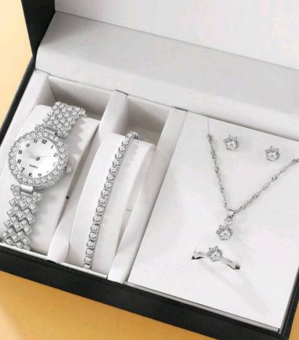 Diamond Women Watches Luxury Fashion Rhinestone Quartz Bracelet Wrist Watch For Women 10